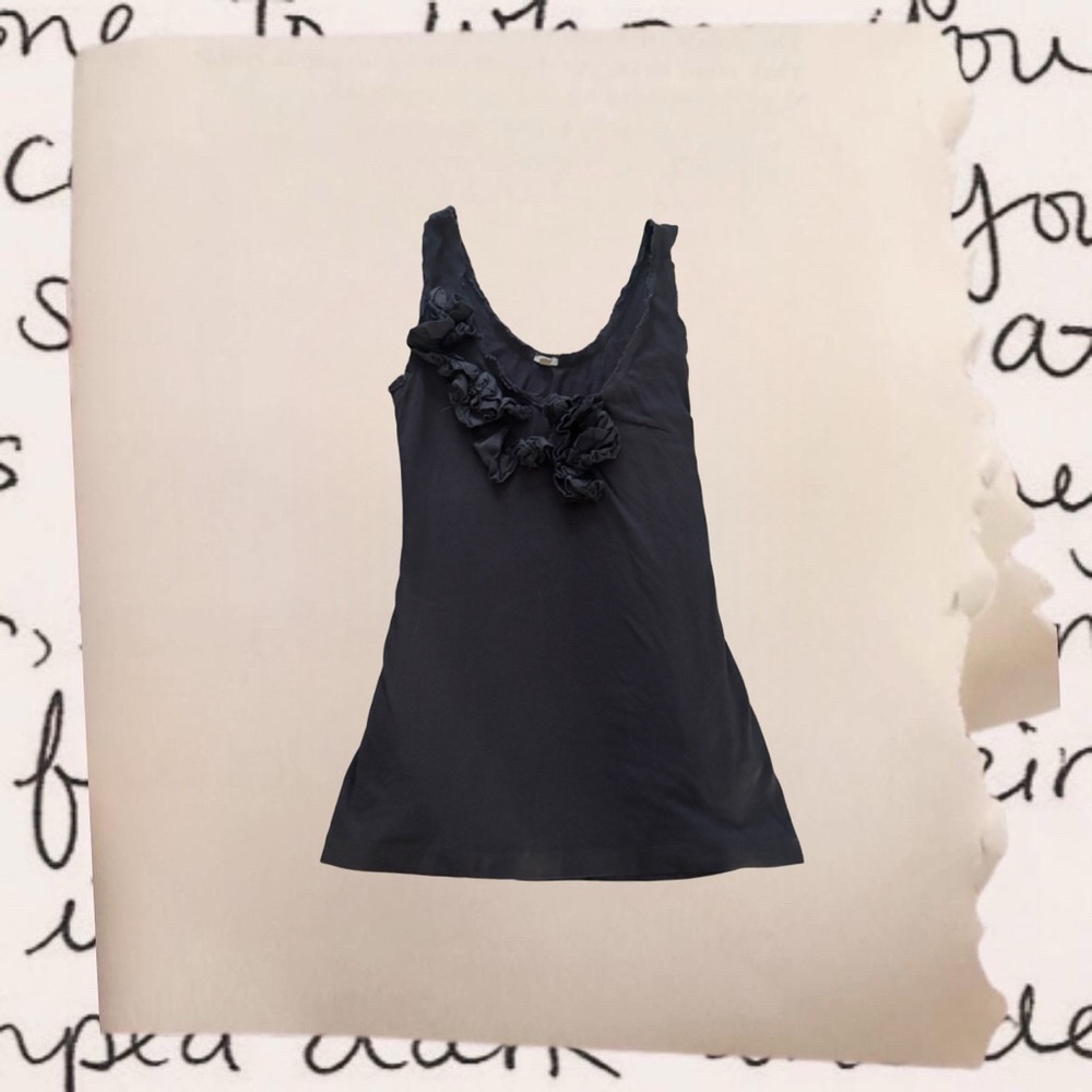 raw trim tank top with fabric floral applitique